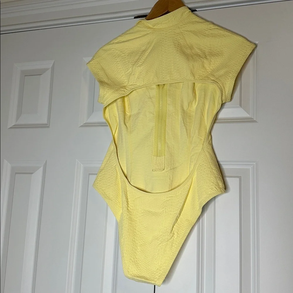 Gigi C Lilith Short Sleeve Snakeskin Surfsuit SzL Butter